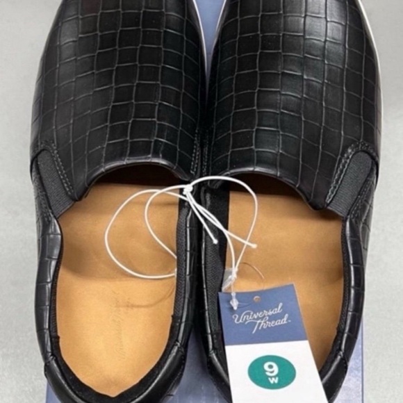 Women’s Shoes Size 9 W - Picture 3 of 5